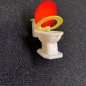 Dollhouse toilet. 12:1 great used condition.